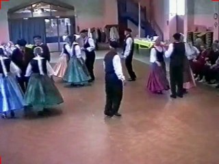 danse folklorique la scottish à 3