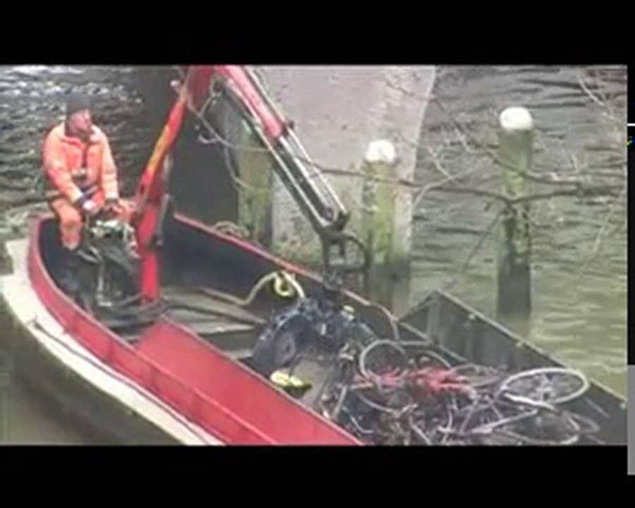Olanda: a pesca di biciclette