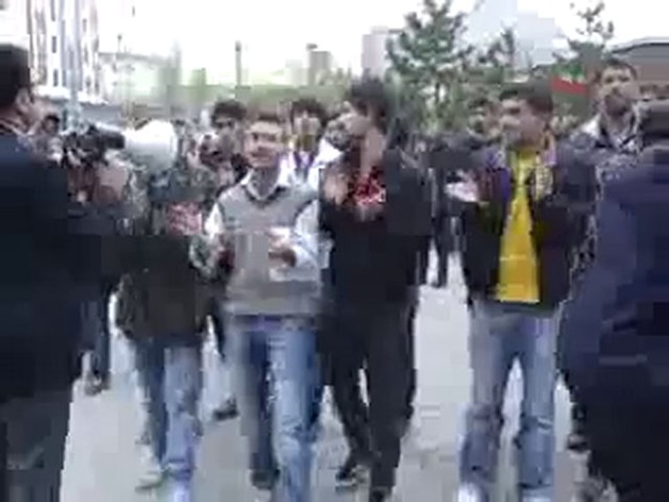 2_UNIVERSITE_OGRENCISI_TUTUKLANDI