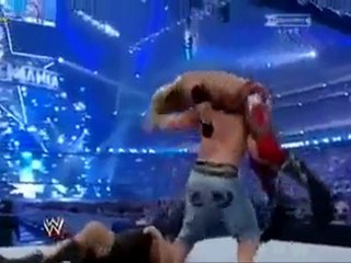 John Cena Edge ile Big Show'u kaldırıyor