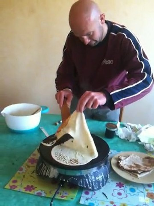 Fifi fait des crêpes