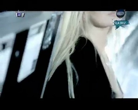 Zerrin Özer - Yerin Hazır 2o1o Orj Klip akgulfm.com