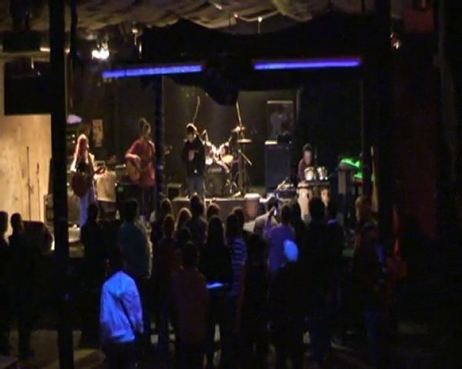 L'intro de Love and Peace en live au C.A.T. (le complexe)