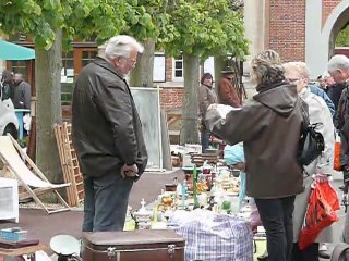Crèvecoeur le Grand  : la foire aux puces aux tisons