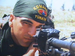 şu kışlanın kapısına