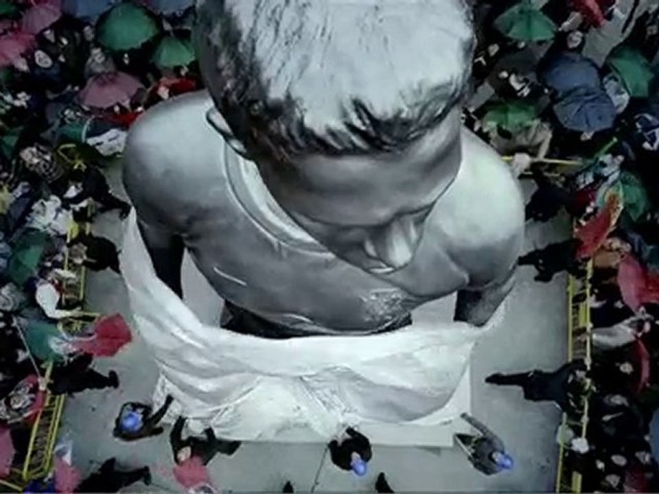 Nike Football : la statue de Ronaldo