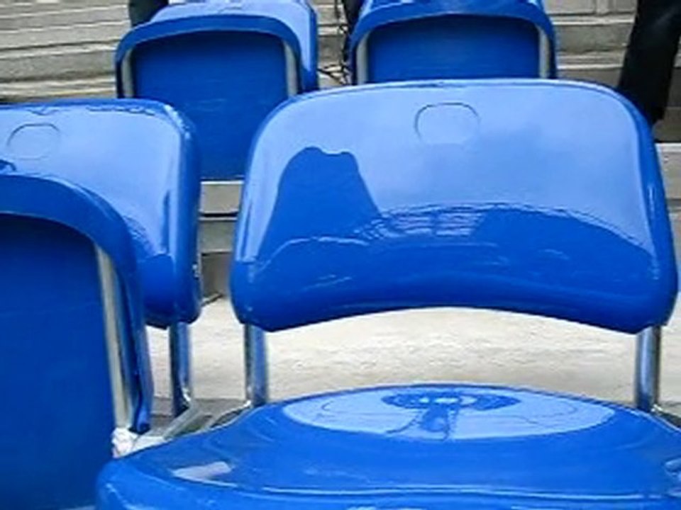 Nowe krzesełka na Stadionie Miejskim w Poznaniu (14.05.2010