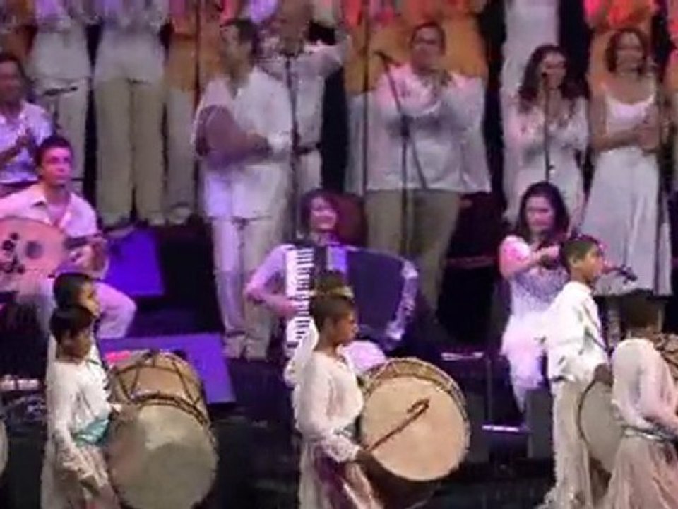 KARDEŞ TÜRKÜLER - Karanfil Deste Gider