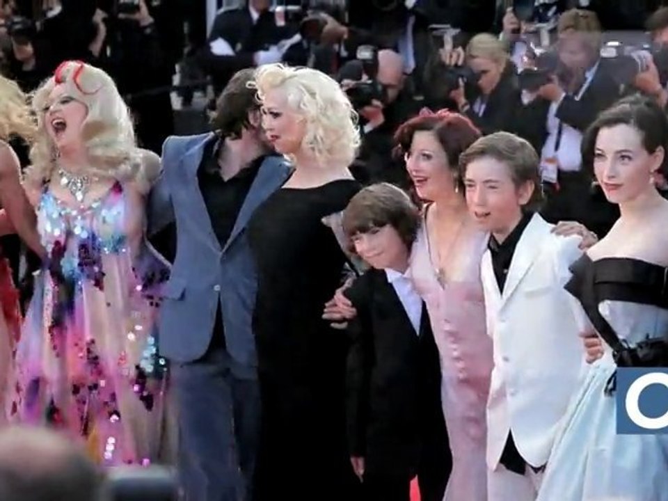 Fetival de Cannes 2010 : montée des marches de "Tournée"