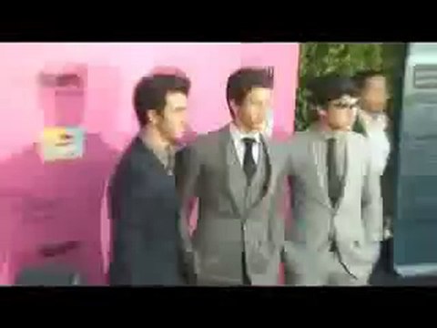 Jonas Brothers at the Young Hollywood Awards - May 13 (Vid1)