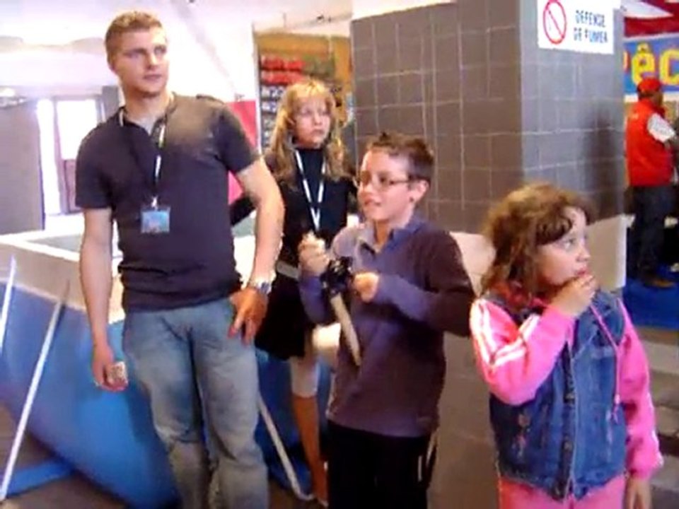 Dorian au prise avec un black bass, au salon de la peche