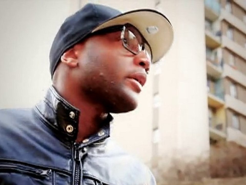 Futur Proche  - Du Plomb dans les Ailes (prod: Crown)