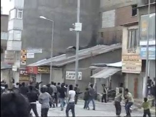 Hakkari'de partililerin uyarısına rağmen olaylar çıktı