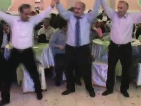 bertalilar davul zurna eşliğinde yöresel halk oyunları -2