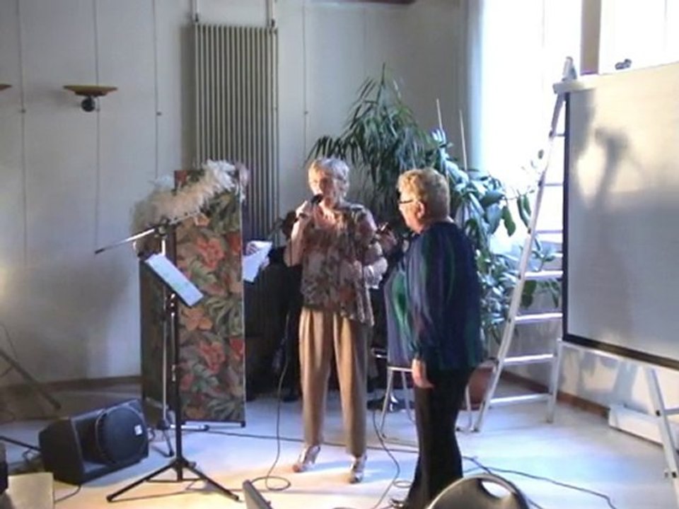 Annick et Jacqueline chantent "Mon manège à moi".