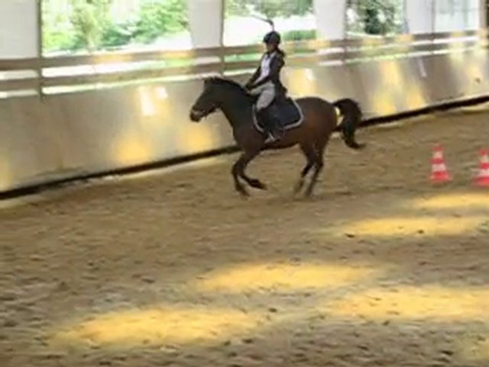 Elisa au saut avec Quéliane