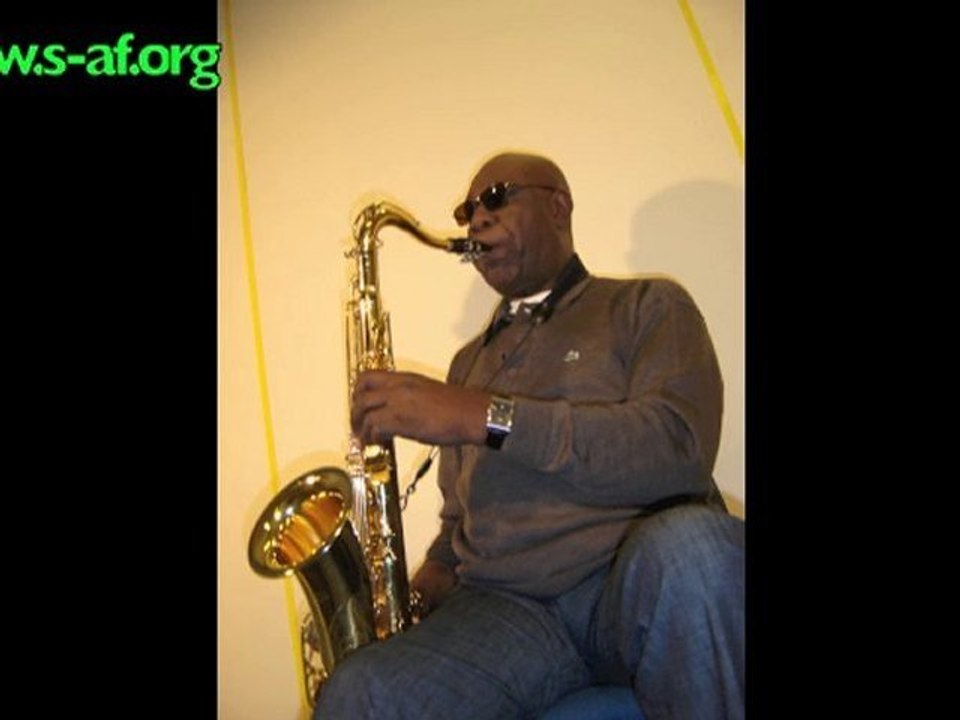 MANU DIBANGO dans "HAITI DEBOUT"