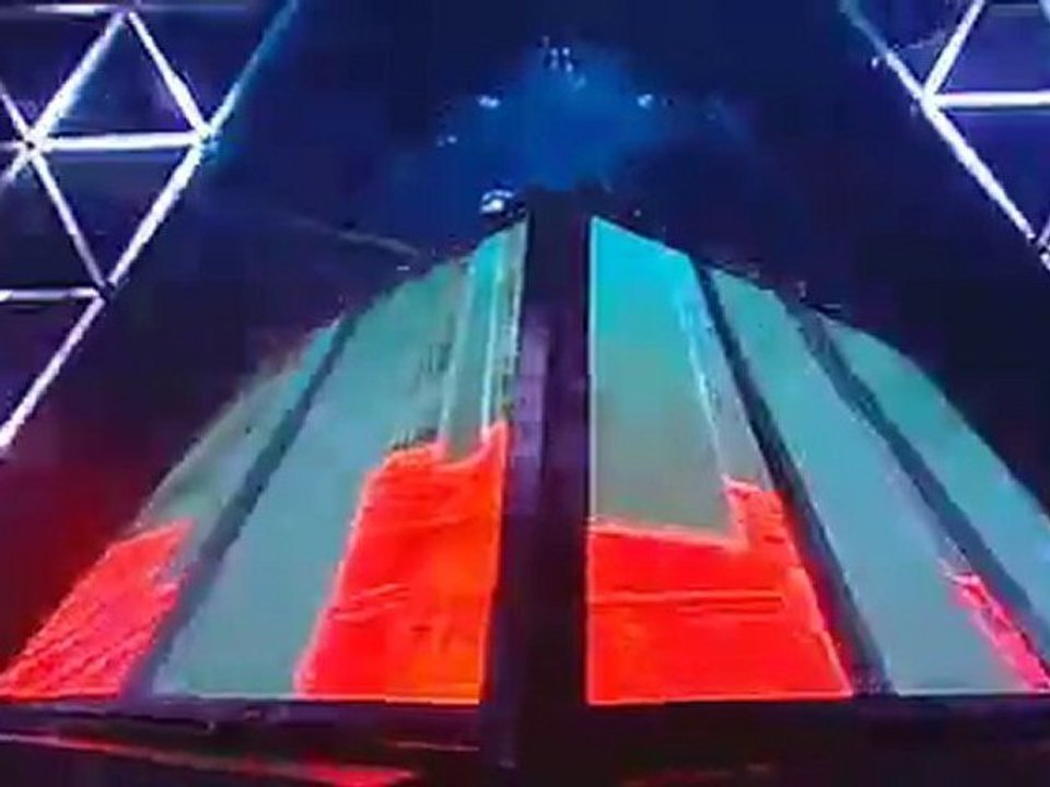 Daft Punk - 01. One More Time / Aerodynamic (Daft Punk Live @ 02 Wirelles Festival)