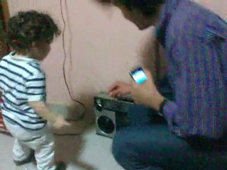 çınar - kazım koyuncu dinliyor- oynuyor