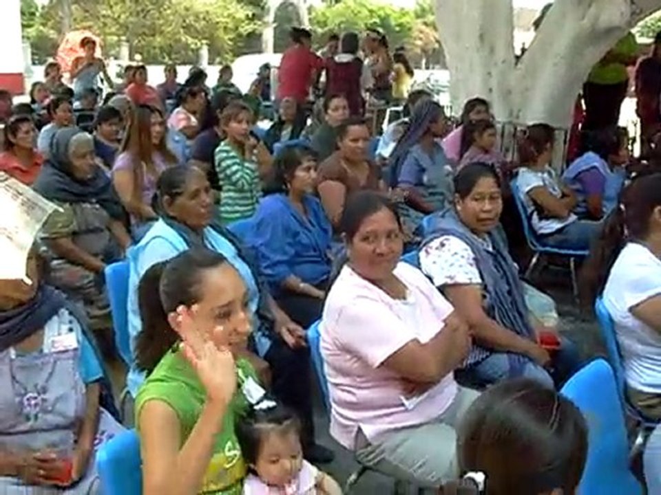 Presidencia jefatura  y DIF celebran a madres Huacao saludos