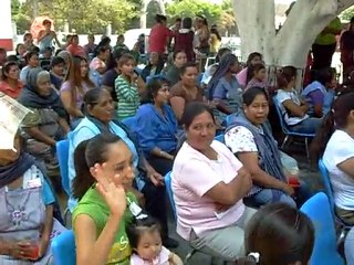 Presidencia jefatura  y DIF celebran a madres Huacao saludos