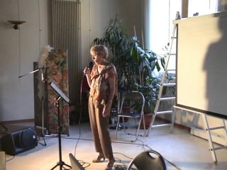 Annick chante "Doucement".