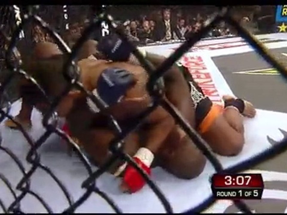 ALISTAIR OVEREEM vsBRETT ROGERS StrikeforceHeavy Artillery 2