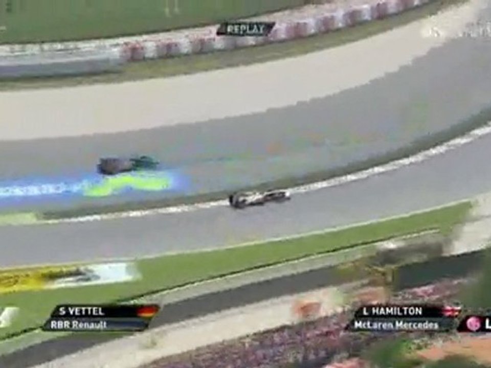 İspanya 2010 Hamilton'ın Vettel'i geçişi-trformula1.com