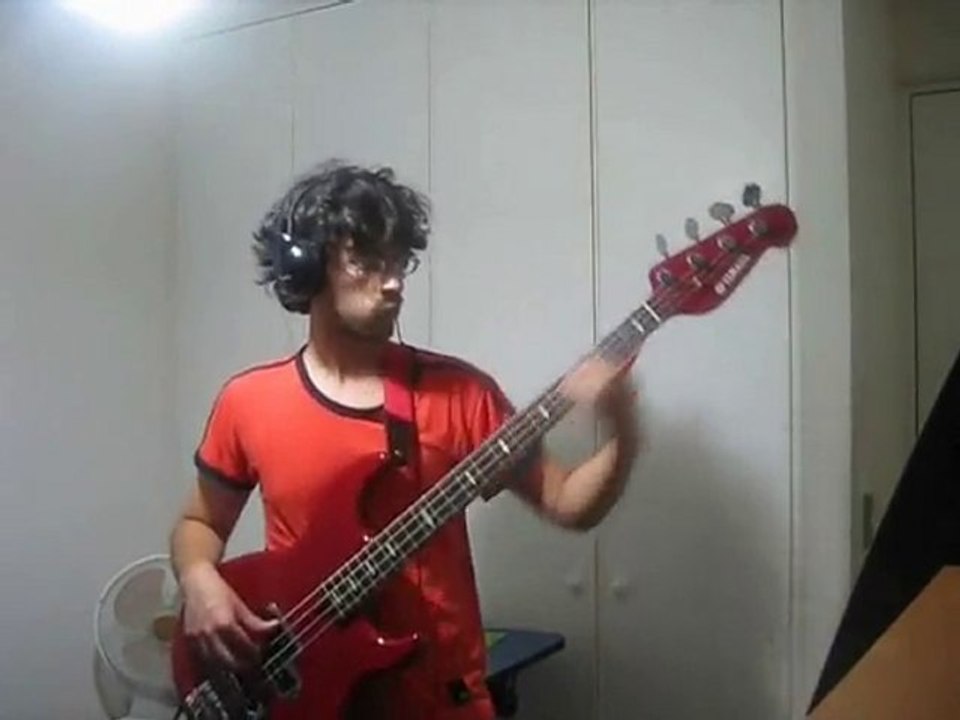 The Ting tings - Shut up and let me go (bass cover)