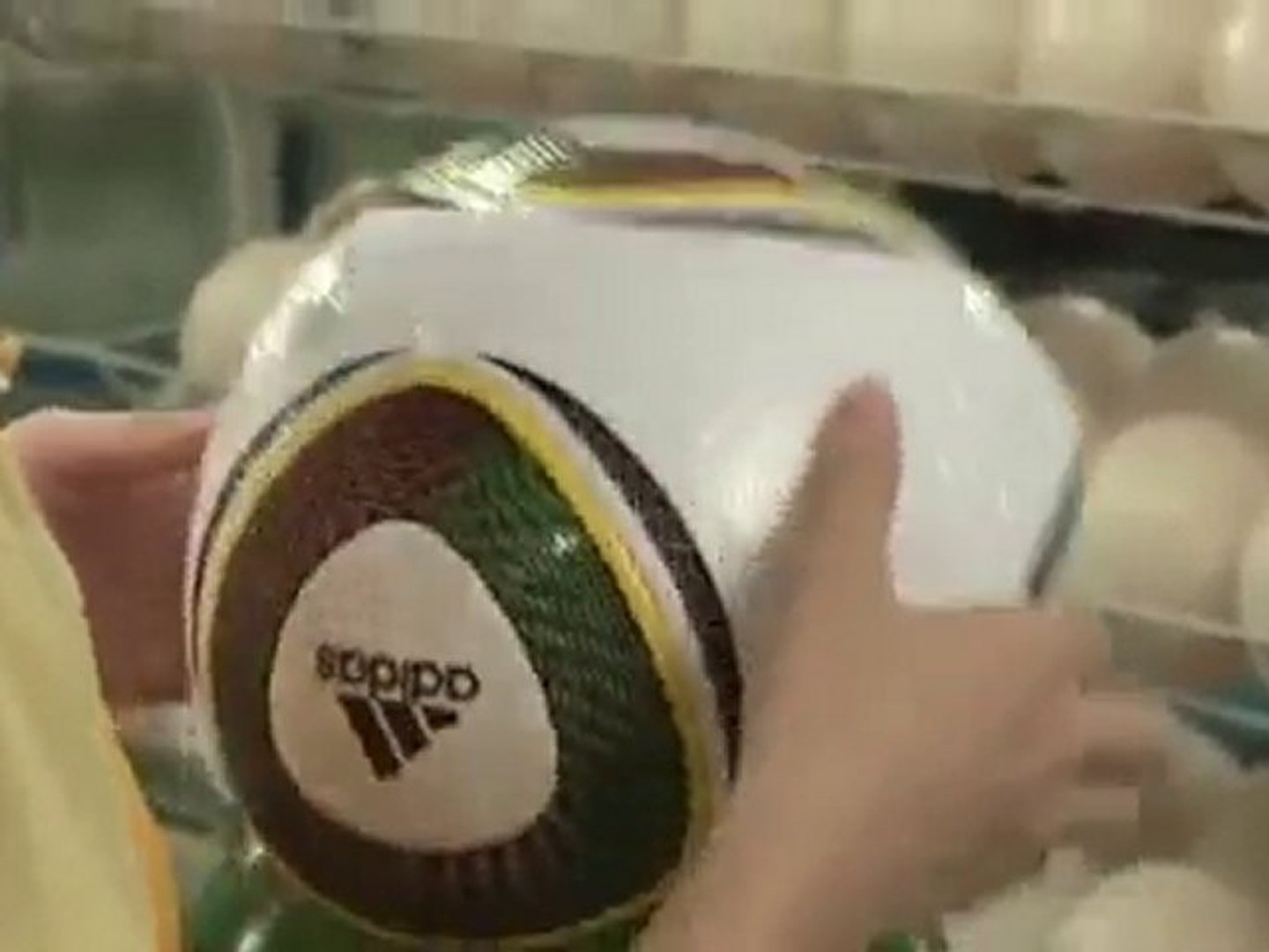 La fabrication des ballons de la coupe du monde 2010 - Vidéo Dailymotion
