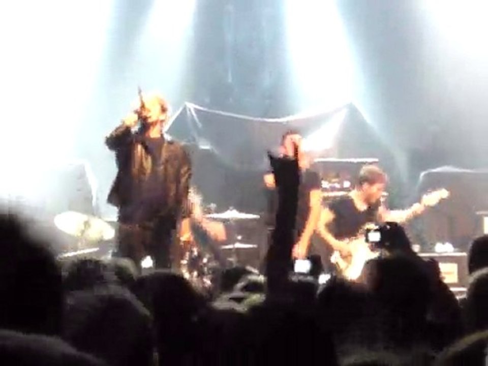 The Blackout S.T.F. Uppercut @Bataclan