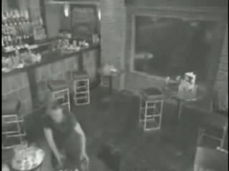 Serveuse vs baie vitrée