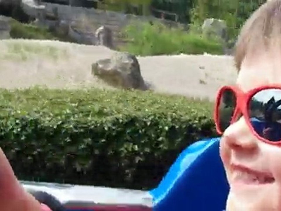 Zoé ne fait pas du vélo mais sait conduire une auto