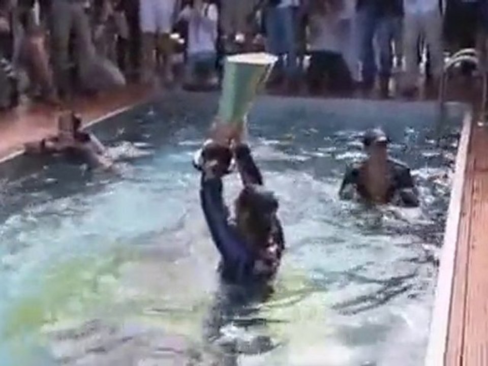 [www.f1talks.pl] Red Bull pool party after Monaco GP 2010