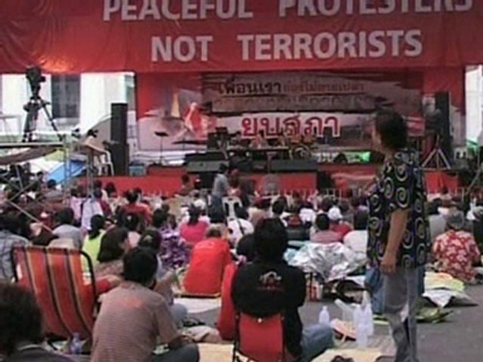 Thai protestors defy Government order
