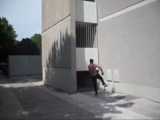 Scala il palazzo a mani nude