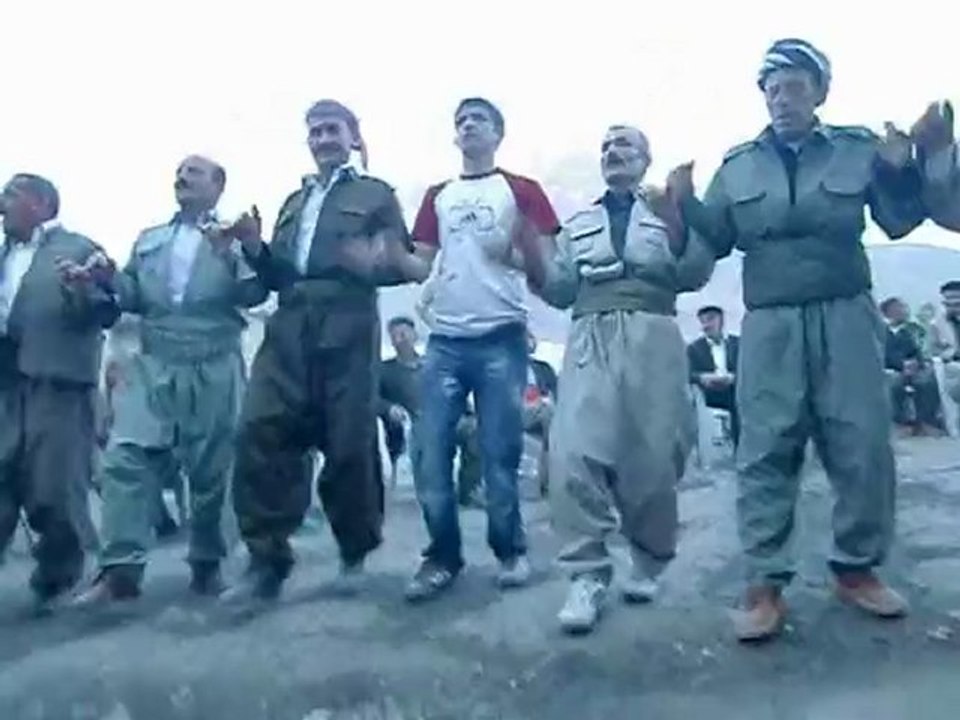 HAKKARİ'DE GELENEKSEL HALAY