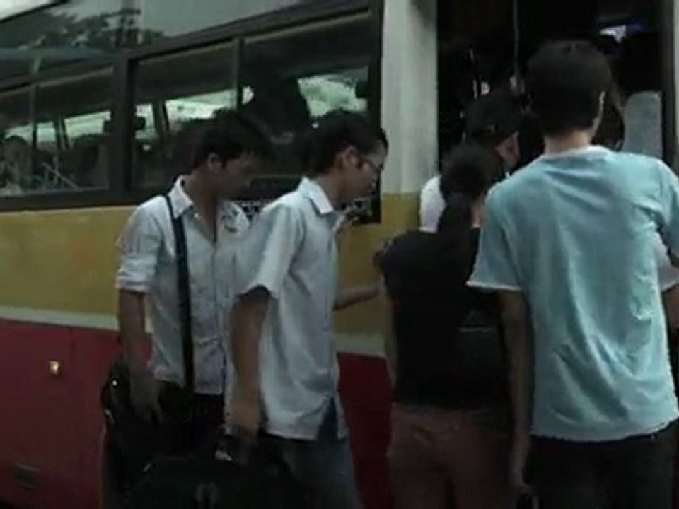 BI, DUNG SO ! (English subtitles - Extract 2)