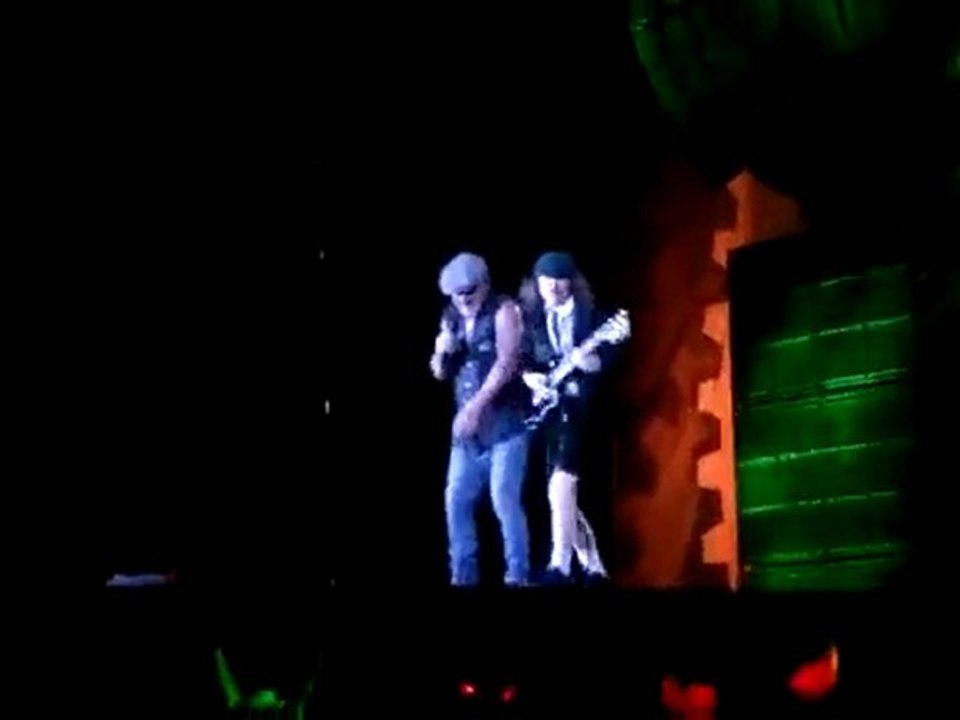 AC DC - Брайън Джонсън  София 14.05.2010г.
