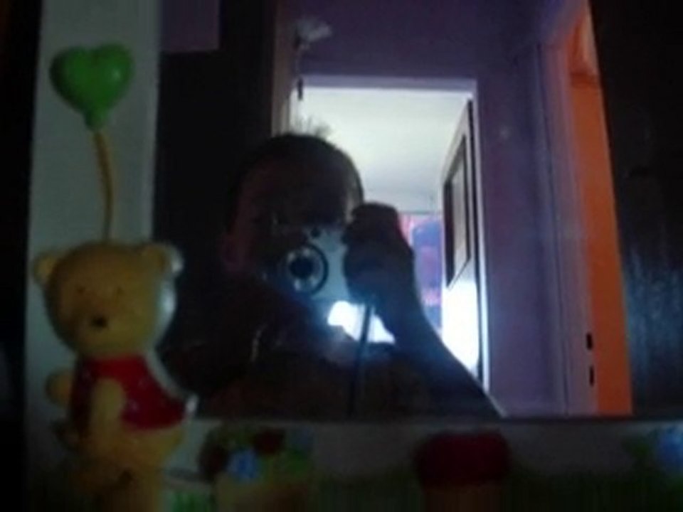 Burkay Aynadan Kendini Çekmiş