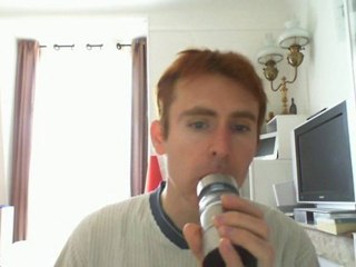 Wiwi égratigne "J'ai la boule au plafond"