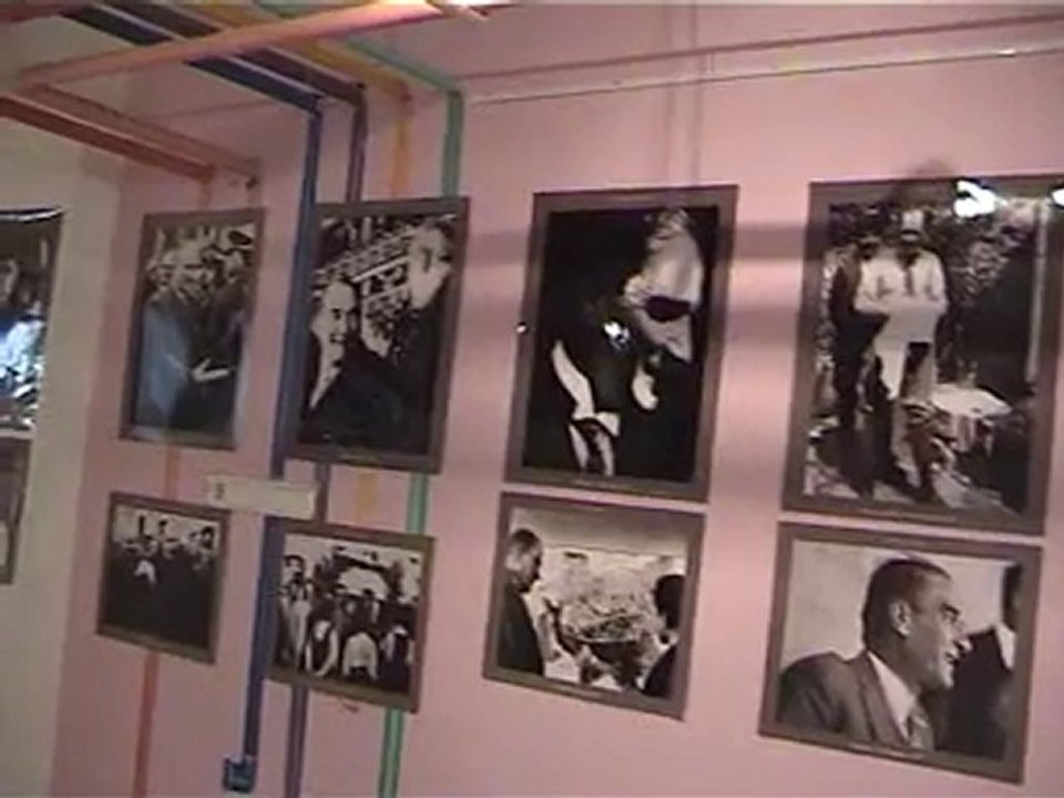 18Mayıs2010 GÜLEN VE GÜLÜMSEYEN ATATÜRK FOTOĞRAFLARI SERGİSİ