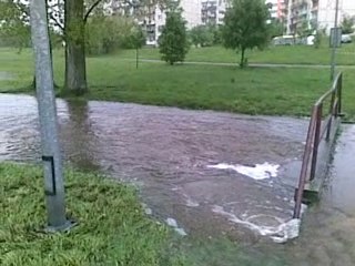 Potok Malczewski wystąpił z brzegów