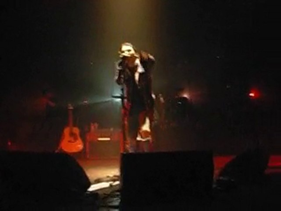 Saez - Usine d'Istres 15/05/10 - Regarder les filles pleurer