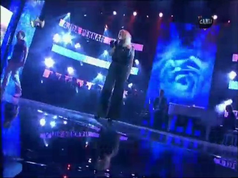 Ajda Pekkan - Canli Performans (Kral TV V.M.O.T.17.05.2010)