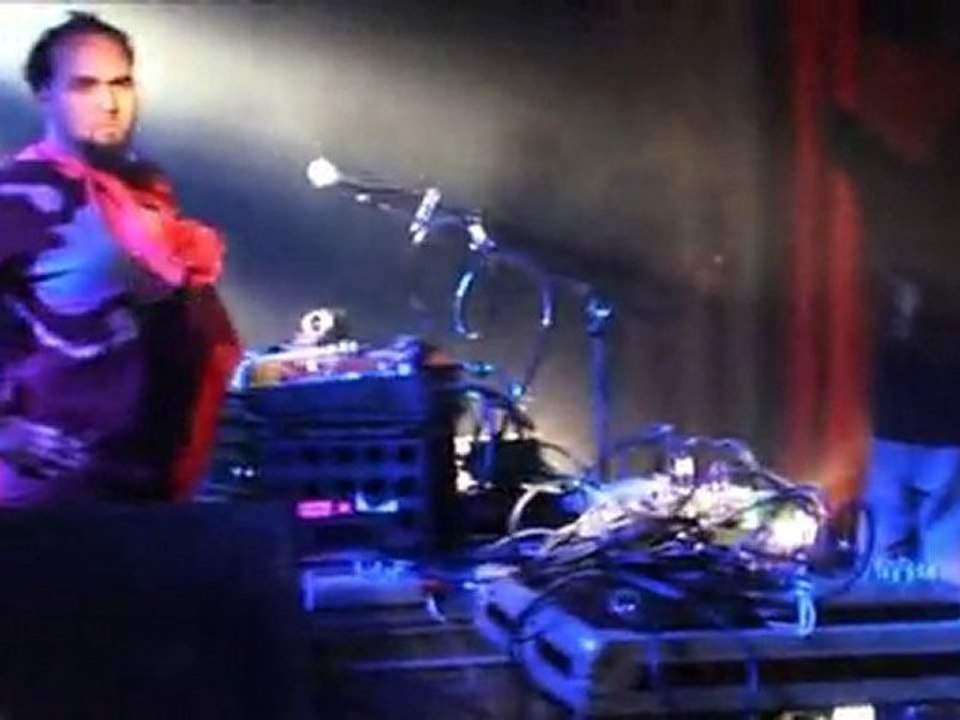 Nouvel R and Solillaquists of sound