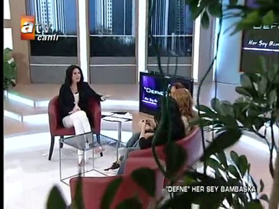 Grup Hepsi - Defne Herşey Bambaşka Bölüm 1