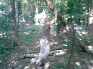 moi et nounours entrain de porter un tronc mdr