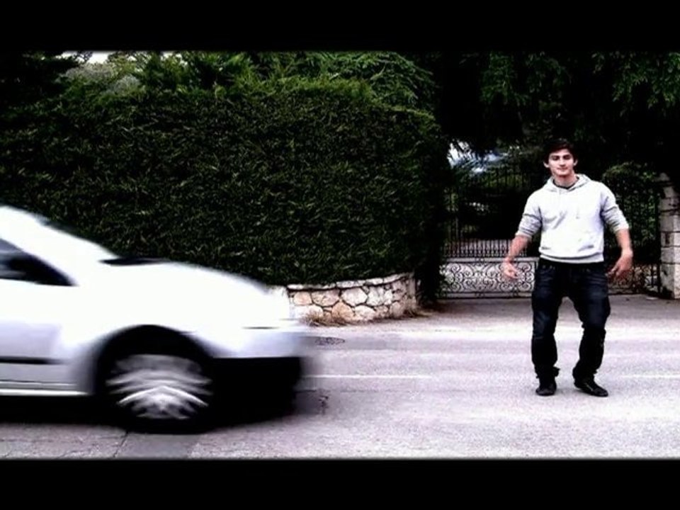 ZezeVideos "Sequence 01" Histoire d'un crash..