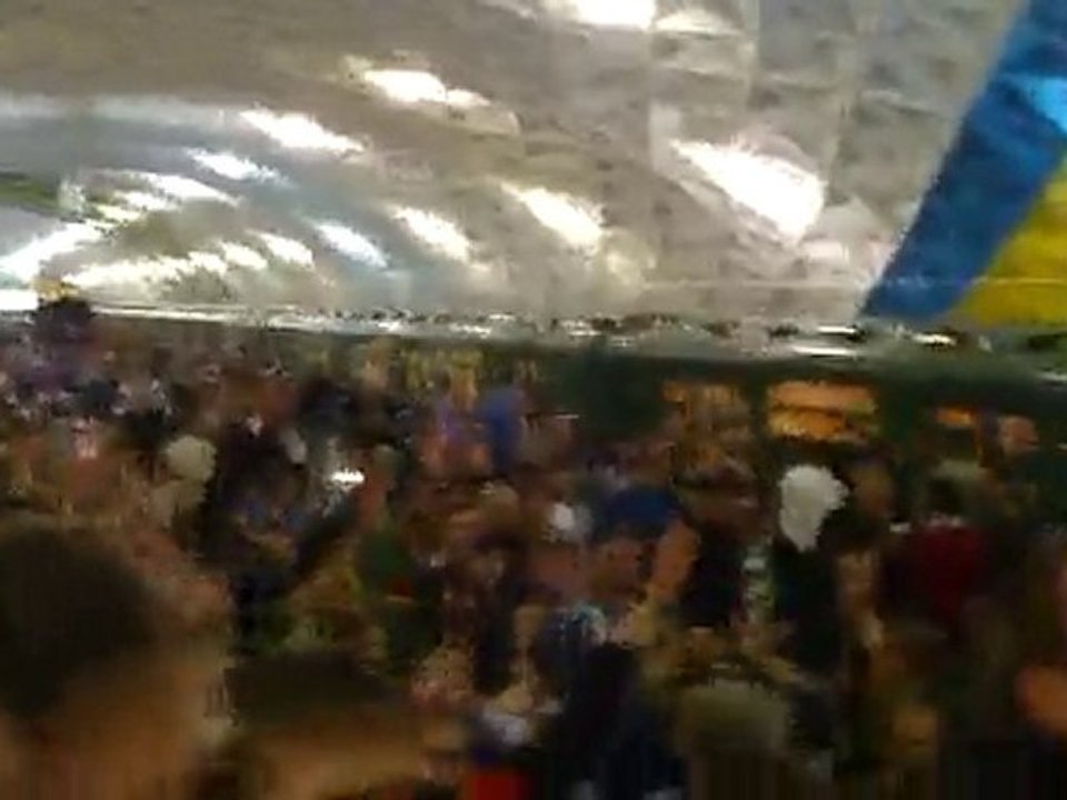 Фаны "Таврии" в харьковском метро (финал Кубка Украины 2010)
